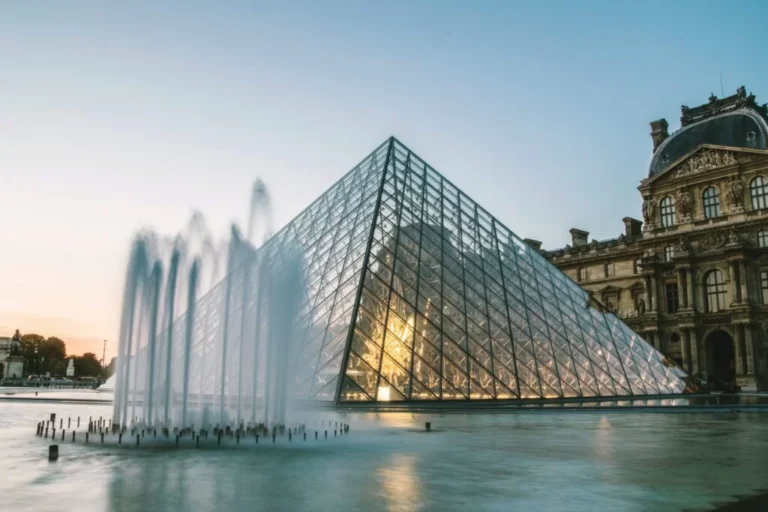 Best Glass Landmarks United States: An Architectural Authority Guide