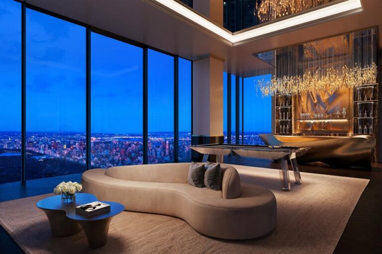Best Glass Penthouses in the US: An Architectural & Structural Analysis