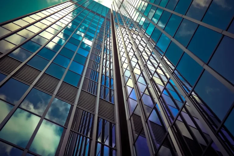 How to Avoid Structural Glass Failure: The Definitive Engineering Guide