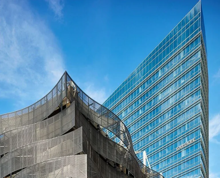 The Architecture of Transparency: Iconic Glass Facades USA Guide